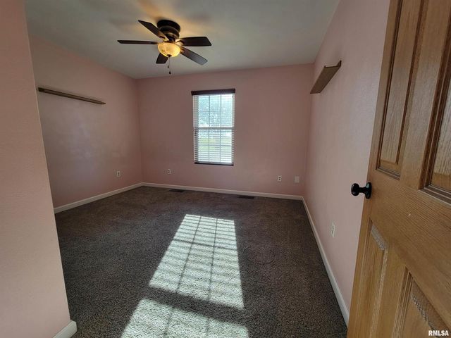 2517 Cherrybark Lane, Flora, IL 62839