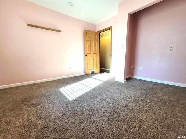 2517 Cherrybark Lane, Flora, IL 62839