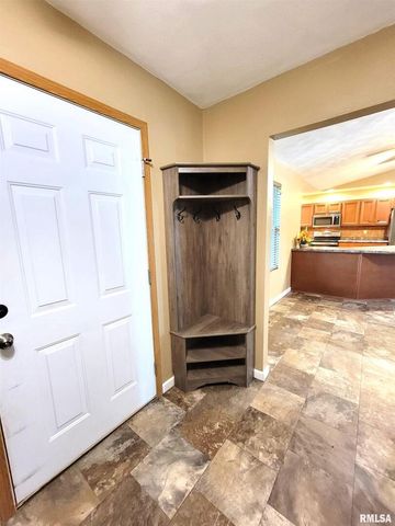 2517 Cherrybark Lane, Flora, IL 62839