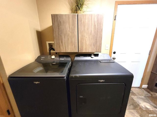 2517 Cherrybark Lane, Flora, IL 62839