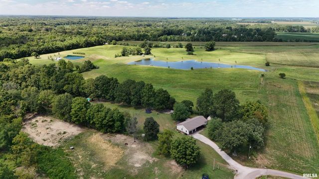 2517 Cherrybark Lane, Flora, IL 62839