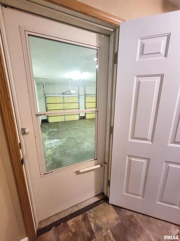 2517 Cherrybark Lane, Flora, IL 62839