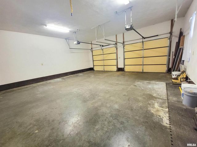 2517 Cherrybark Lane, Flora, IL 62839