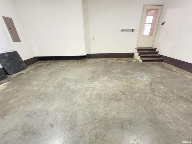 2517 Cherrybark Lane, Flora, IL 62839