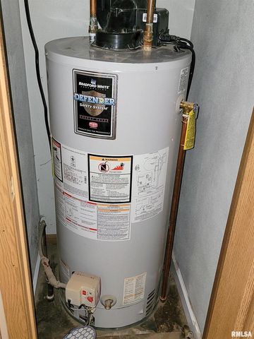 2517 Cherrybark Lane, Flora, IL 62839