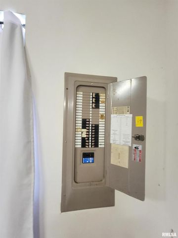 2517 Cherrybark Lane, Flora, IL 62839