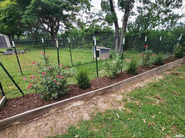 2517 Cherrybark Lane, Flora, IL 62839