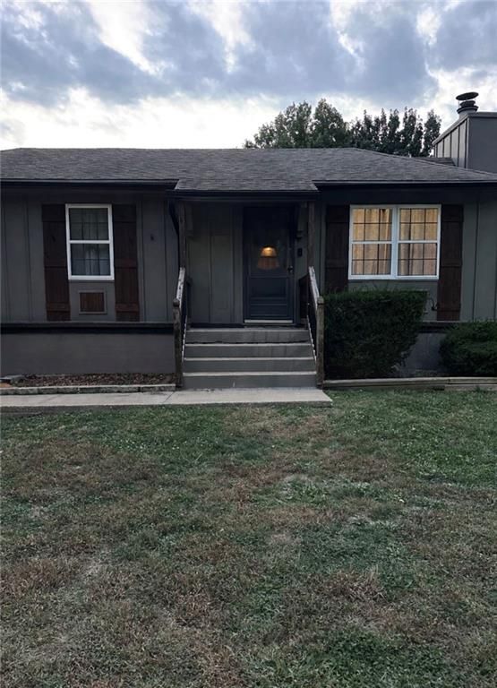 1605 NW WINCHESTER Place, Blue Springs, MO 64015