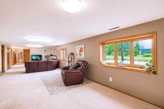17168 560th Avenue, Austin, MN 55912