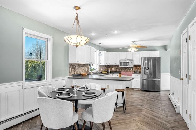 29 Chestnut Dr, Belchertown, MA 01007