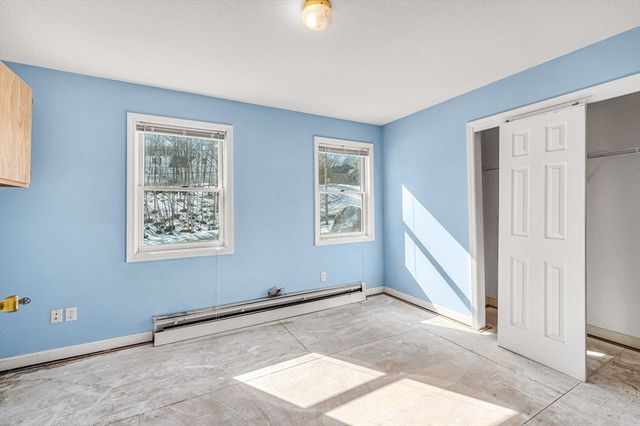 29 Chestnut Dr, Belchertown, MA 01007