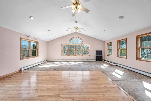 29 Chestnut Dr, Belchertown, MA 01007