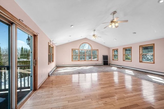 29 Chestnut Dr, Belchertown, MA 01007