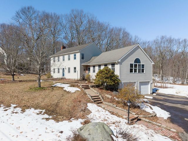 29 Chestnut Dr, Belchertown, MA 01007