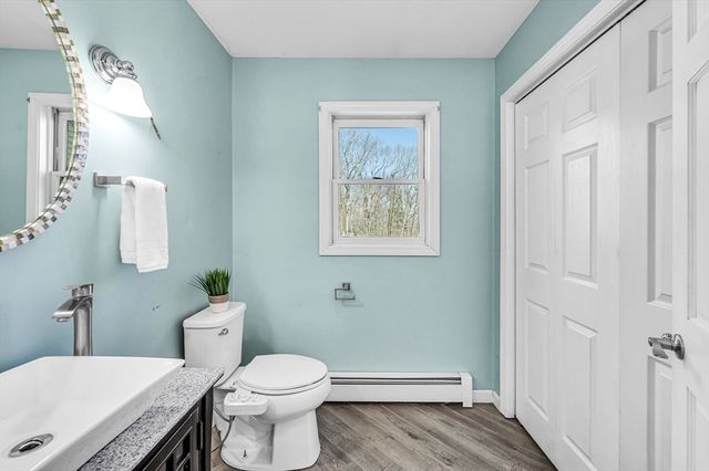 29 Chestnut Dr, Belchertown, MA 01007