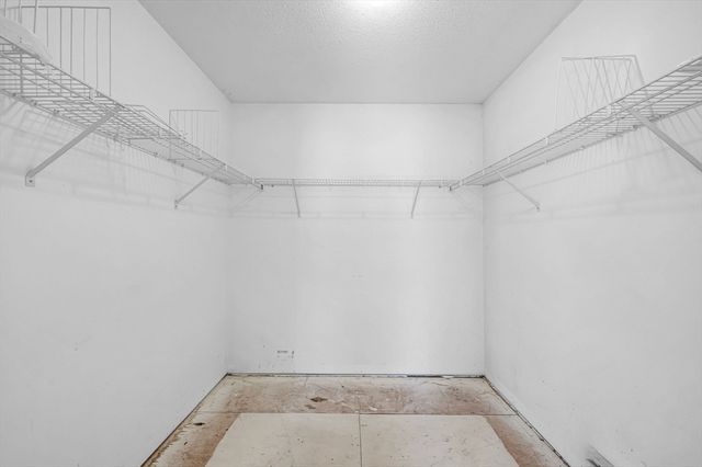 29 Chestnut Dr, Belchertown, MA 01007