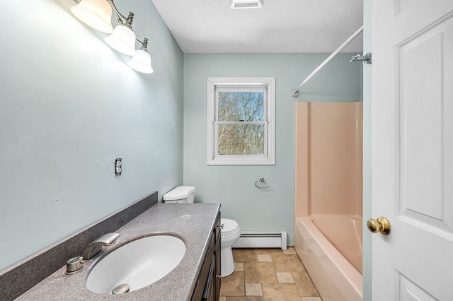 29 Chestnut Dr, Belchertown, MA 01007