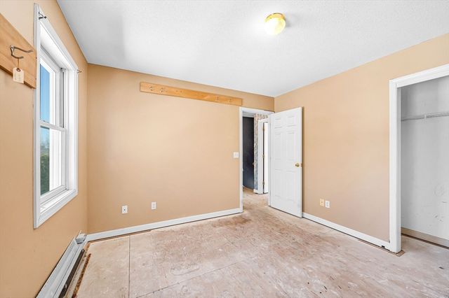 29 Chestnut Dr, Belchertown, MA 01007