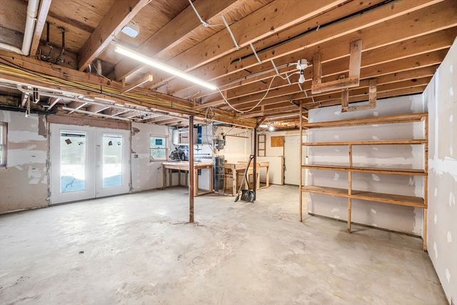 29 Chestnut Dr, Belchertown, MA 01007