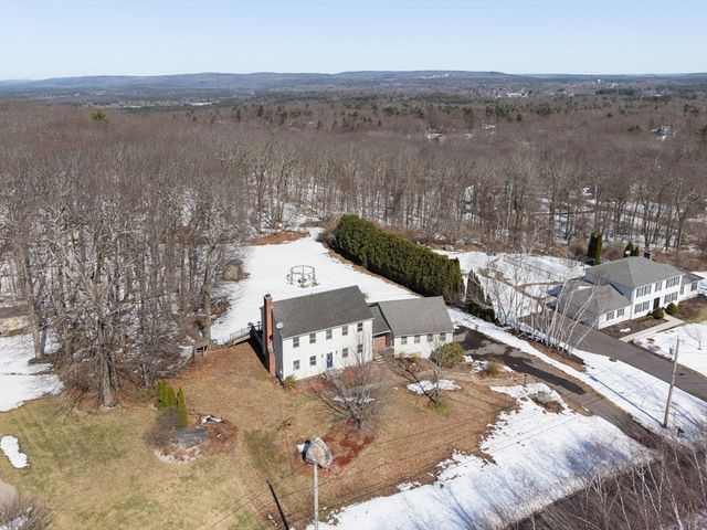 29 Chestnut Dr, Belchertown, MA 01007