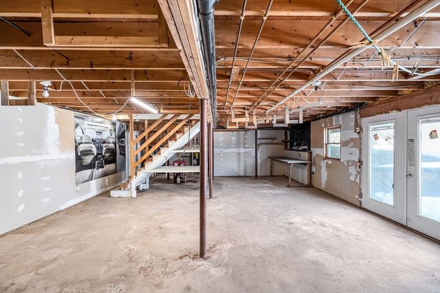 29 Chestnut Dr, Belchertown, MA 01007