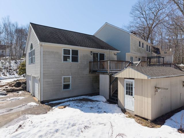 29 Chestnut Dr, Belchertown, MA 01007