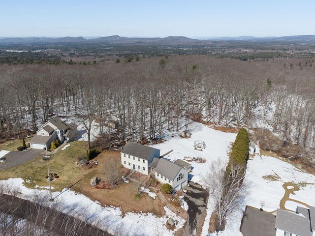 29 Chestnut Dr, Belchertown, MA 01007