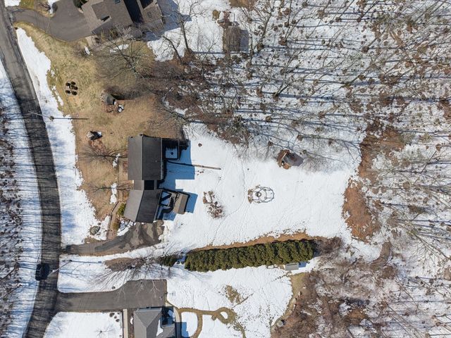 29 Chestnut Dr, Belchertown, MA 01007