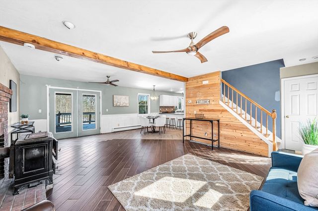 29 Chestnut Dr, Belchertown, MA 01007