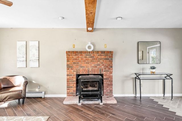 29 Chestnut Dr, Belchertown, MA 01007