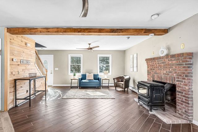 29 Chestnut Dr, Belchertown, MA 01007