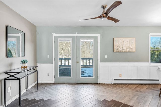 29 Chestnut Dr, Belchertown, MA 01007