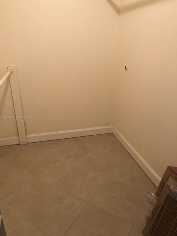 4000 N Hills Dr 32, Hollywood, FL 33021