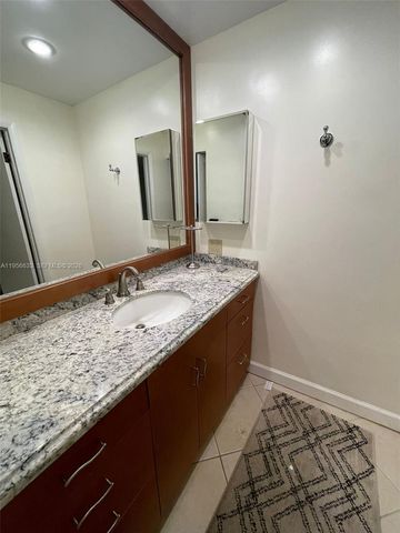 4000 N Hills Dr 32, Hollywood, FL 33021