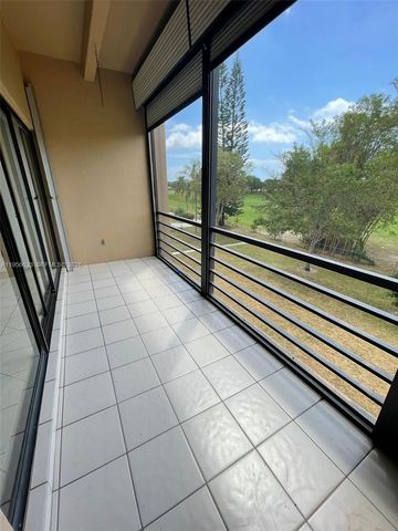 4000 N Hills Dr 32, Hollywood, FL 33021