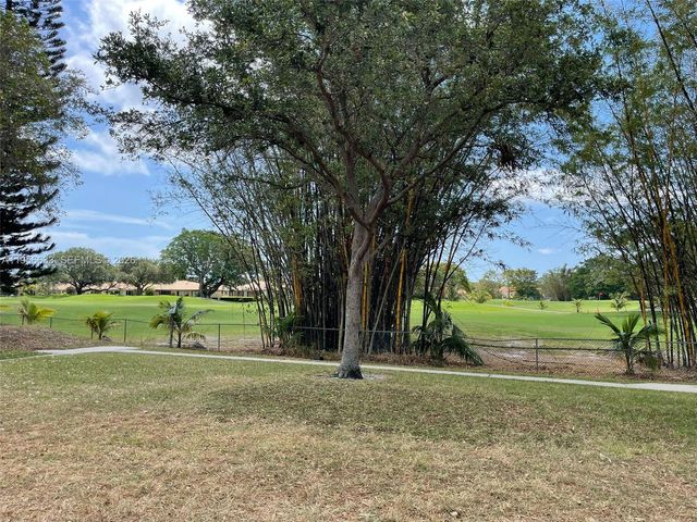 4000 N Hills Dr 32, Hollywood, FL 33021