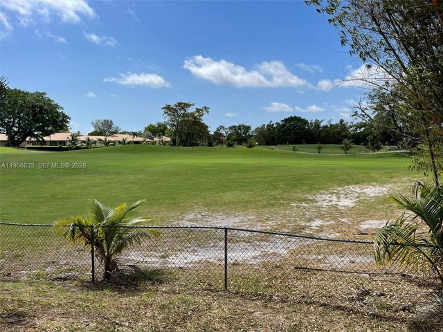 4000 N Hills Dr 32, Hollywood, FL 33021