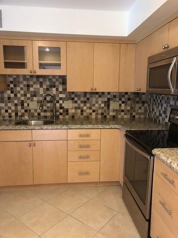 4000 N Hills Dr 32, Hollywood, FL 33021