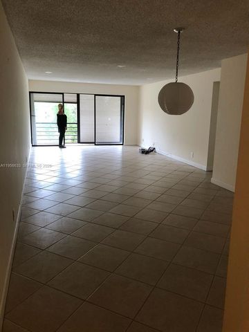 4000 N Hills Dr 32, Hollywood, FL 33021