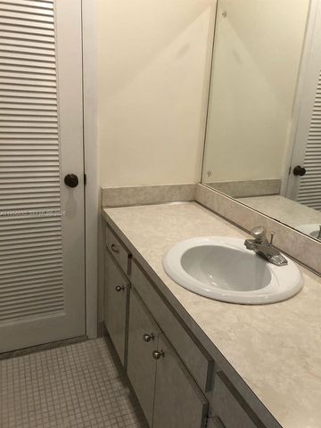 4000 N Hills Dr 32, Hollywood, FL 33021