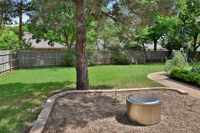 613 Regina Drive, Hewitt, TX 76643