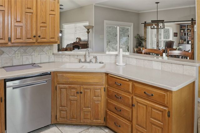 613 Regina Drive, Hewitt, TX 76643