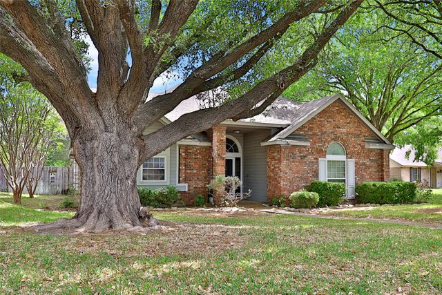 613 Regina Drive, Hewitt, TX 76643