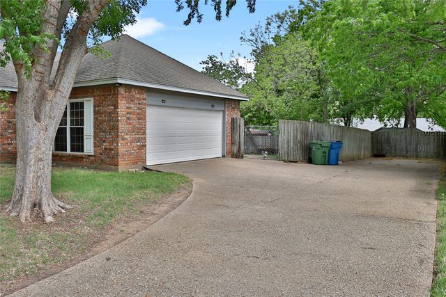 613 Regina Drive, Hewitt, TX 76643