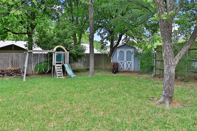 613 Regina Drive, Hewitt, TX 76643