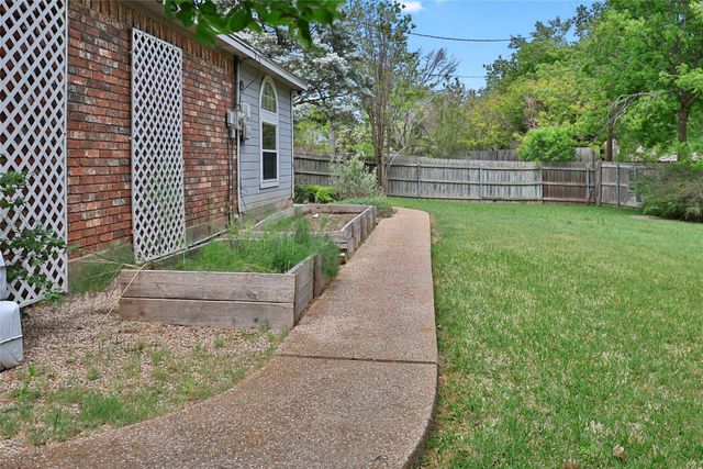 613 Regina Drive, Hewitt, TX 76643