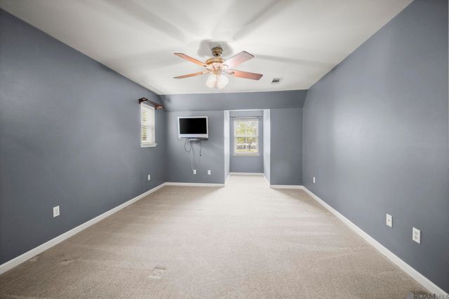 29725 Henderson Ln, Walker, LA 70785