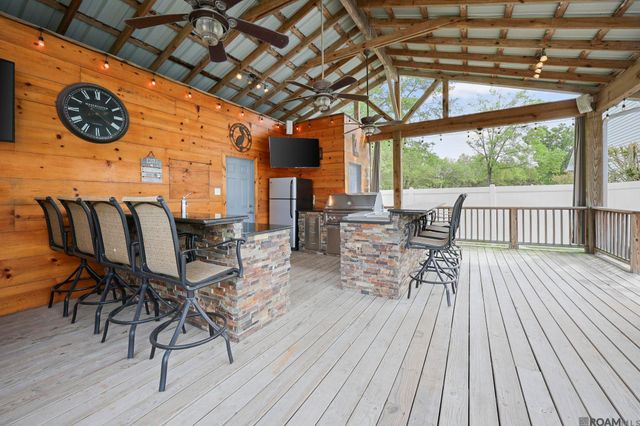 29725 Henderson Ln, Walker, LA 70785