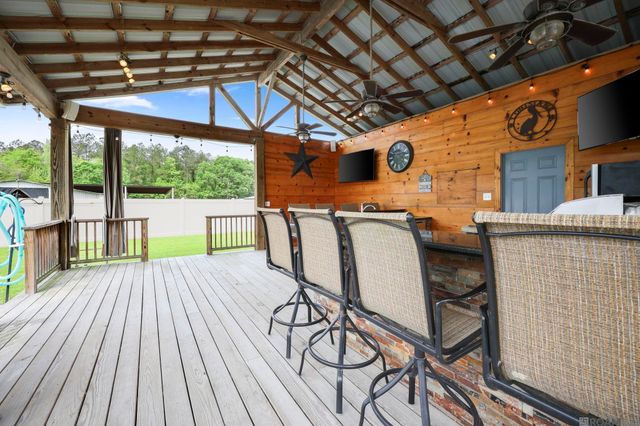 29725 Henderson Ln, Walker, LA 70785