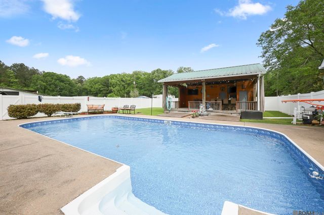 29725 Henderson Ln, Walker, LA 70785